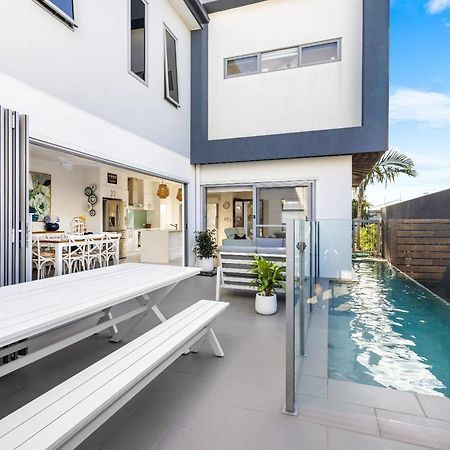 Luxury Living With Heated Pool Birtinya Villa Kawana Waters Exterior foto