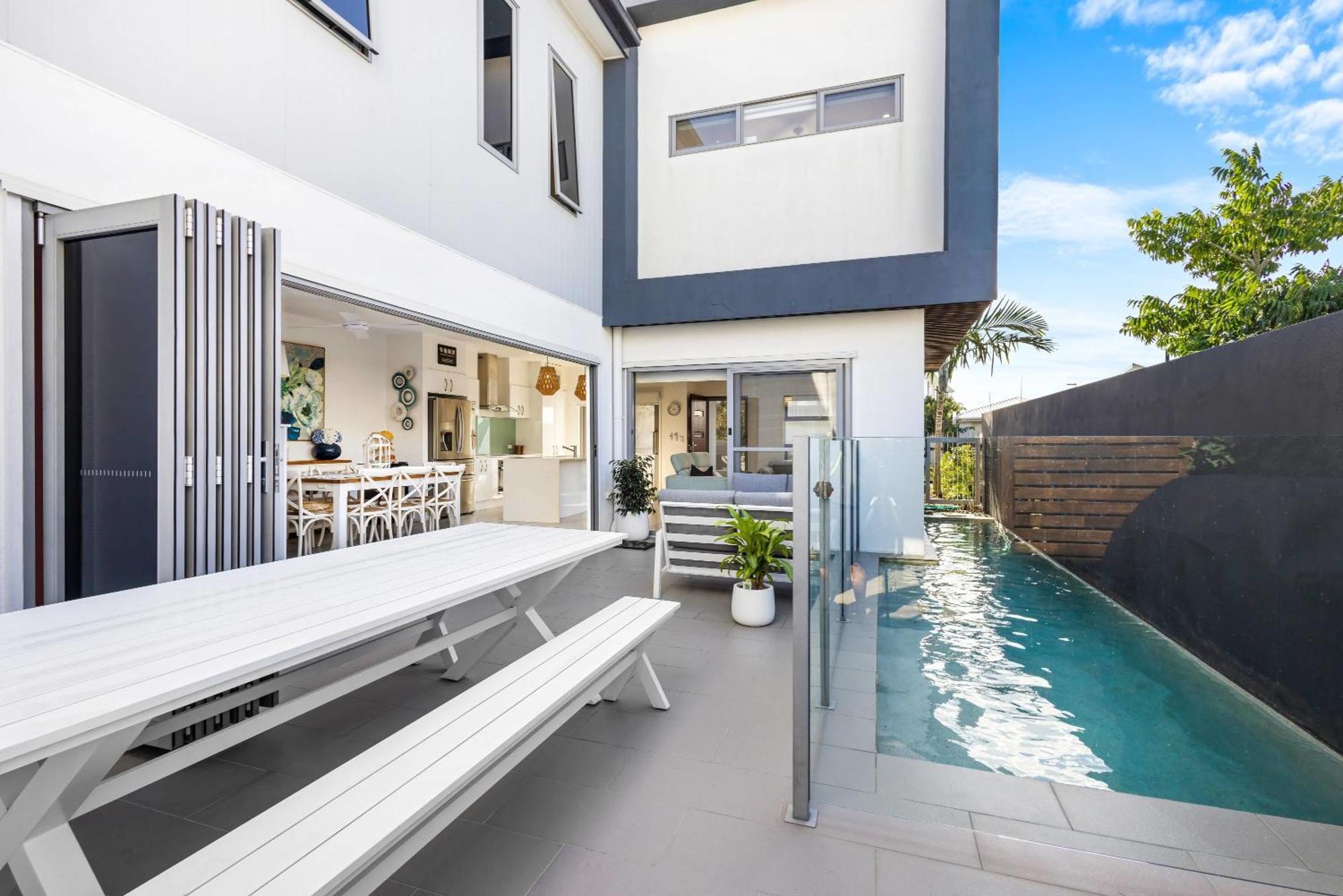 Luxury Living With Heated Pool Birtinya Villa Kawana Waters Exterior foto