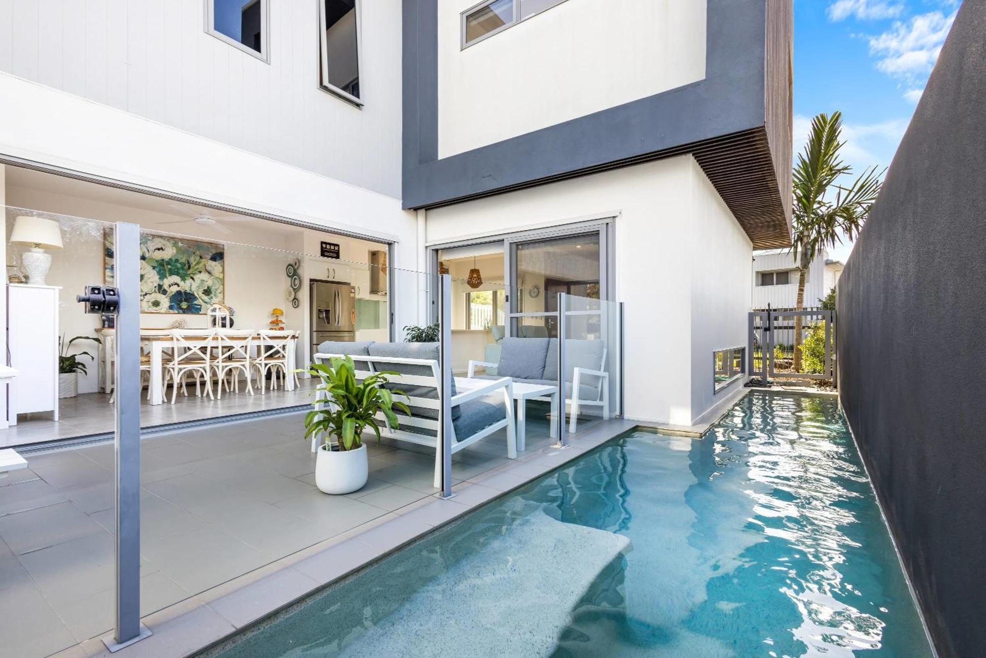 Luxury Living With Heated Pool Birtinya Villa Kawana Waters Exterior foto